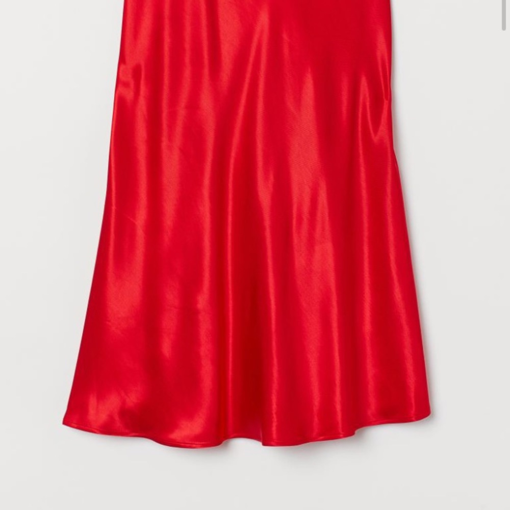 Red satin midi circle skirt - Picture 6 of 9